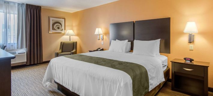 Quality Inn & Suites Albuquerque North near Balloon Fiesta Park Hotele w: Albuquerque