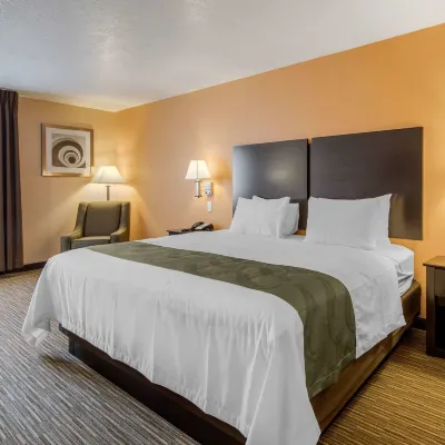 Quality Inn & Suites Albuquerque North near Balloon Fiesta Park Hotels near Casa Tranquila
