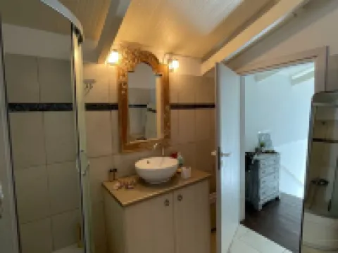 Simple Stay Vari's House Hotels in Kropia