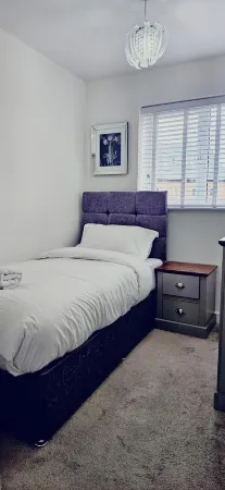 House - Sleeps 11 - Parking - Station Close Отели в г. Коттам