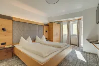 Apparthotel Talhof, Restaurant, Pool Und Spa Hotels in Worgl