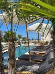 Avenue Hotel