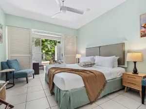 Elysium Private Apartments at Beach Club & Spa