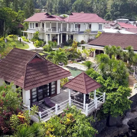Solitude Lembeh Resort Отели в г. Битунг