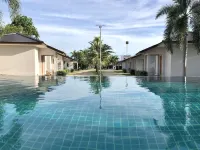 อากาศ ไพรเวท วิลล่า สัตหีบ - สระว่ายน้ำแบบอินฟินิตี้