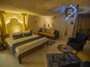 Mak's Cave House