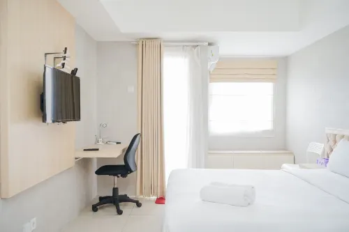 Gaudy Studio at Baileys Apartment Hotels in East Ciputat