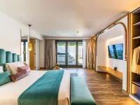 Cresanto Luxury Suites Hotels in Santorini