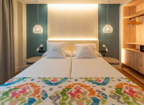 HOSTAL BOUTIQUE LA PUERTA DE NERJA