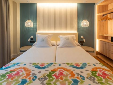 HOSTAL BOUTIQUE LA PUERTA DE NERJA