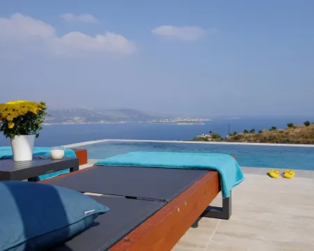 Villa Nikos in Megala Chorafia Hotels in Aptera