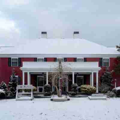 Dan'l Webster Inn and Spa Hotel Exterior