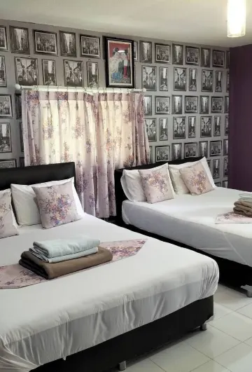 ห้องครอบครัวพักได้ 4 คน แบบ 1 ห้องนอน ห้องน้ำในตัว ปลอดบุหรี่