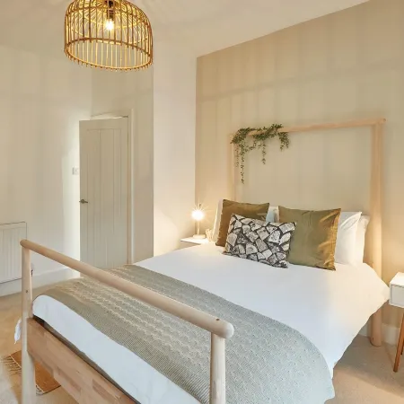 Host & Stay - Retreat by the Sea