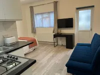 Remarkable 2-Bed Apartment in Ilford London Hotels in Redbridge