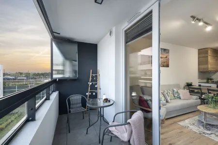 ShortStayPoland Marywilska (B137) Отели рядом с достопримечательностью «Multioutlet Sp. z o.o.»