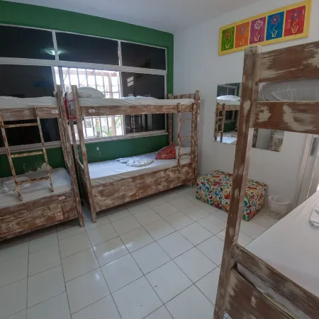 Hostel Barra Отели рядом с достопримечательностью «Маяк Прайя-да-Барра»