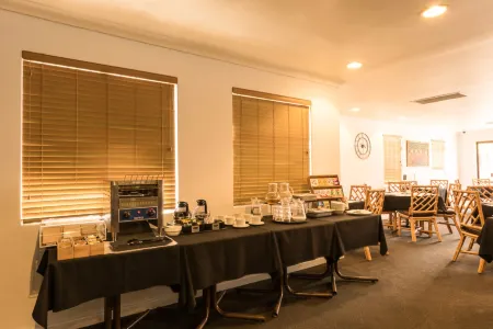 Sanno Marracoonda Perth Airport Hotel Отели в г. Форрестфилд