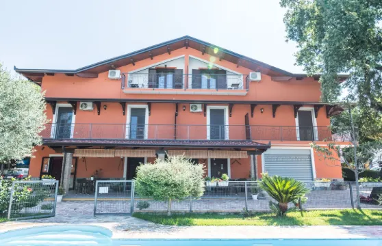 拉穆爾泰拉家庭旅館