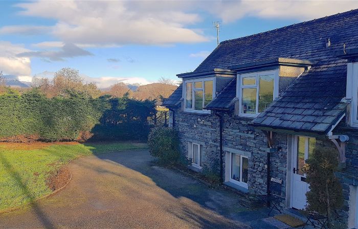 3 Bed Barn - Sleeps up to 6 - Parking - Wifi