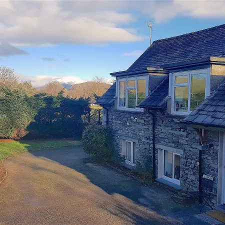 3 Bed Barn - Sleeps up to 6 - Parking - Wifi