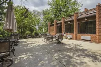 Suburban Studios Hotels in Blair County