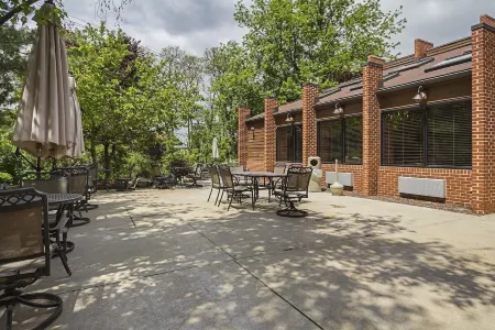 Suburban Studios Отели в г. Логан Тауншип