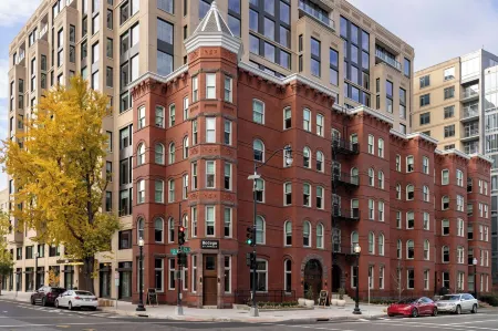 Arlo Washington DC Отели рядом с достопримечательностью «Марин Баррекс»