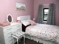 3 Bed Farmhouse - Sleeps 6 - Wifi - Free Parking Hotels in Omagh