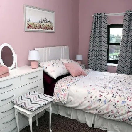 3 Bed Farmhouse - Sleeps 6 - Wifi - Free Parking Отели в г. Ома