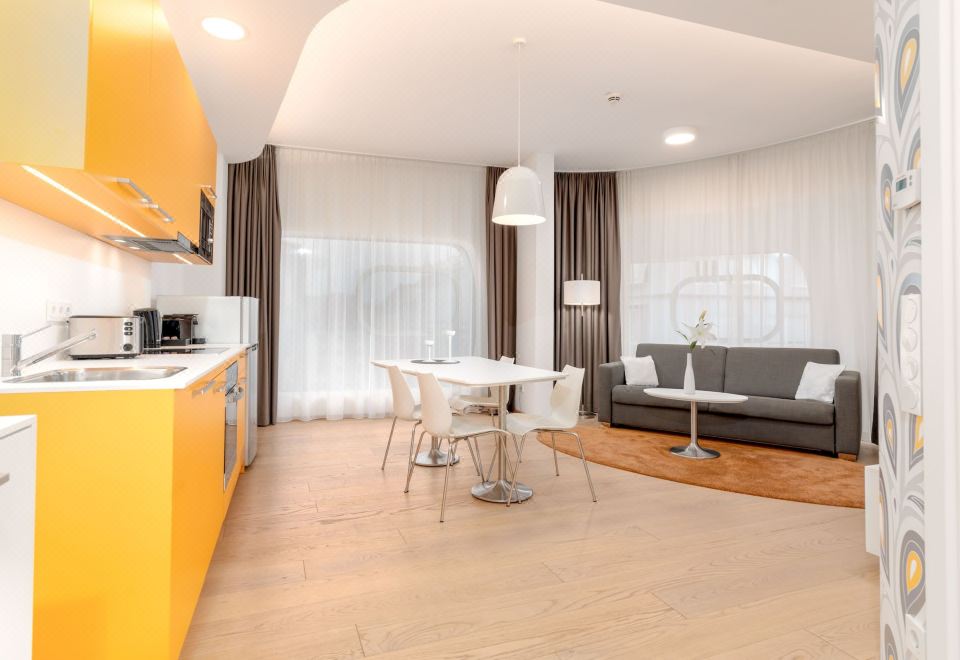 라임홈 그라츠의 주방과 생활 공간