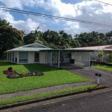 Hilo Hale Kaumana 3 Bedroom Home by RedAwning