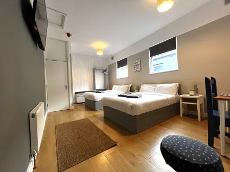 Central Cove Guesthouse Отели рядом с достопримечательностью «North Pier»