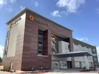 La Quinta Inn & Suites by Wyndham Corpus Christi Southeast Hotels near Texas A&M University-Corpus Christi