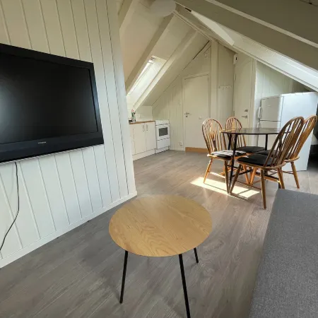 Stunning Hilltop Nest Unparalleled Views at Bnb Ap 17