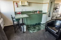 Nugget View Kaka Point Motels Hotels in 