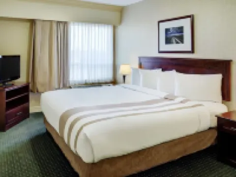 國王道小屋新銳飯店 MacEwan University附近的飯店