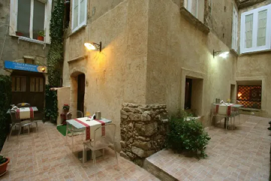 Donnaciccina Accommodation