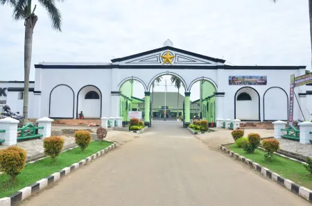 Emilia Hotel by Amazing - Palembang Отели в г. Палембанг