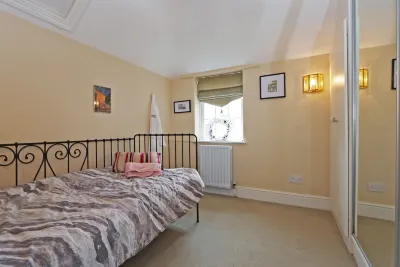Compton House Snug Hotels near Balderton Lake