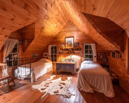 เซเวนตี-โฟร์ แรนช์ โรงแรมในPickens County