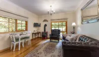 Mountain Lodge Hotels in Mount Dandenong