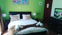 Paraskevi's Luxury Studios - Hot Tub