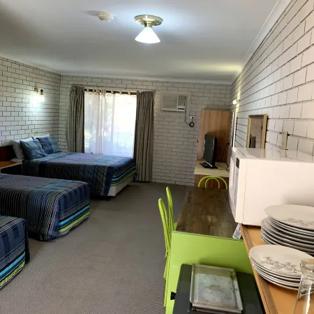 Kingswood Motel
