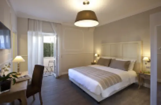 賽文套房酒店 鄰近Fontana del Timone的酒店