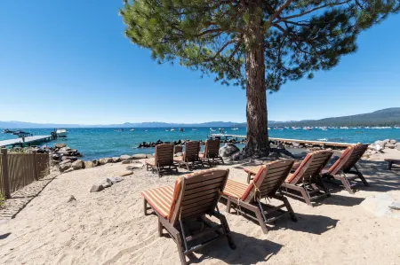 Red Wolf Lakeside Lodge Отели в г. Тахо Виста