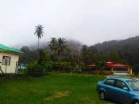 Yellow Cube at Lumut Cube Homestay Kontena