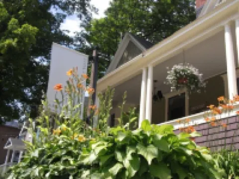La Maison de Ville - Bed & Bistro Hotels in Magog