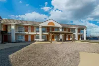 Super 8 by Wyndham Wichita Falls Hotel dekat Akin Auditorium