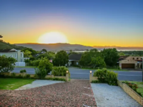 アンバー ゲスト ロッジ クニスナのホテル